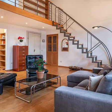 Chica's Luxury Loft *