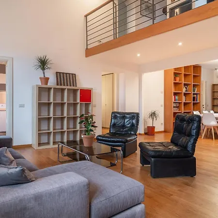 Chica's Luxury Loft *